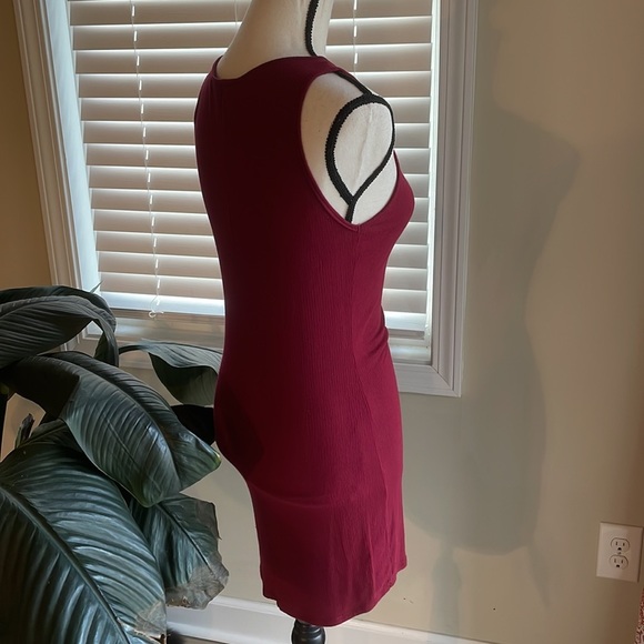 Deep red bodycon short dress tight fitted - Picture 3 of 4